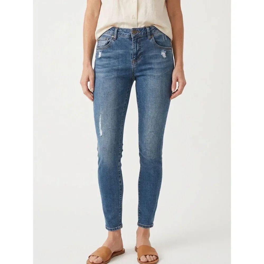 CABI | Distressed Skinny Jeans Medium Wash Size 6